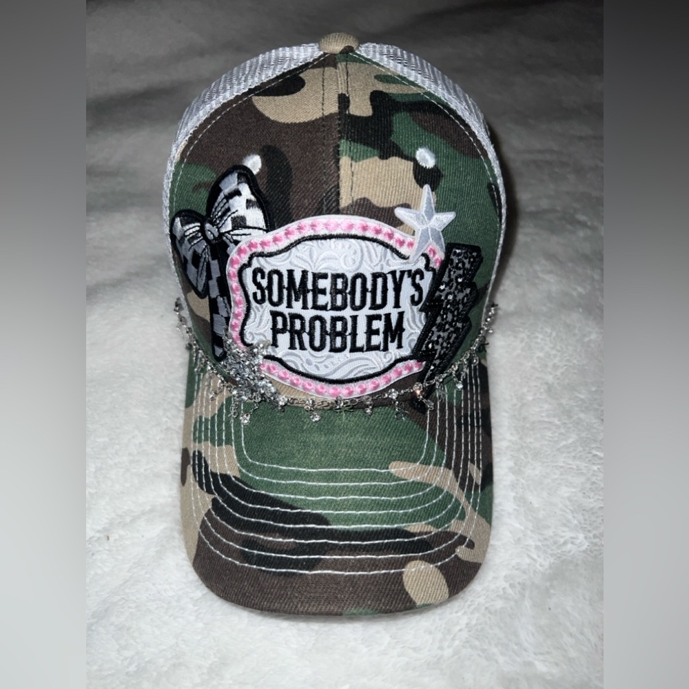 Trucker hat with hat chain